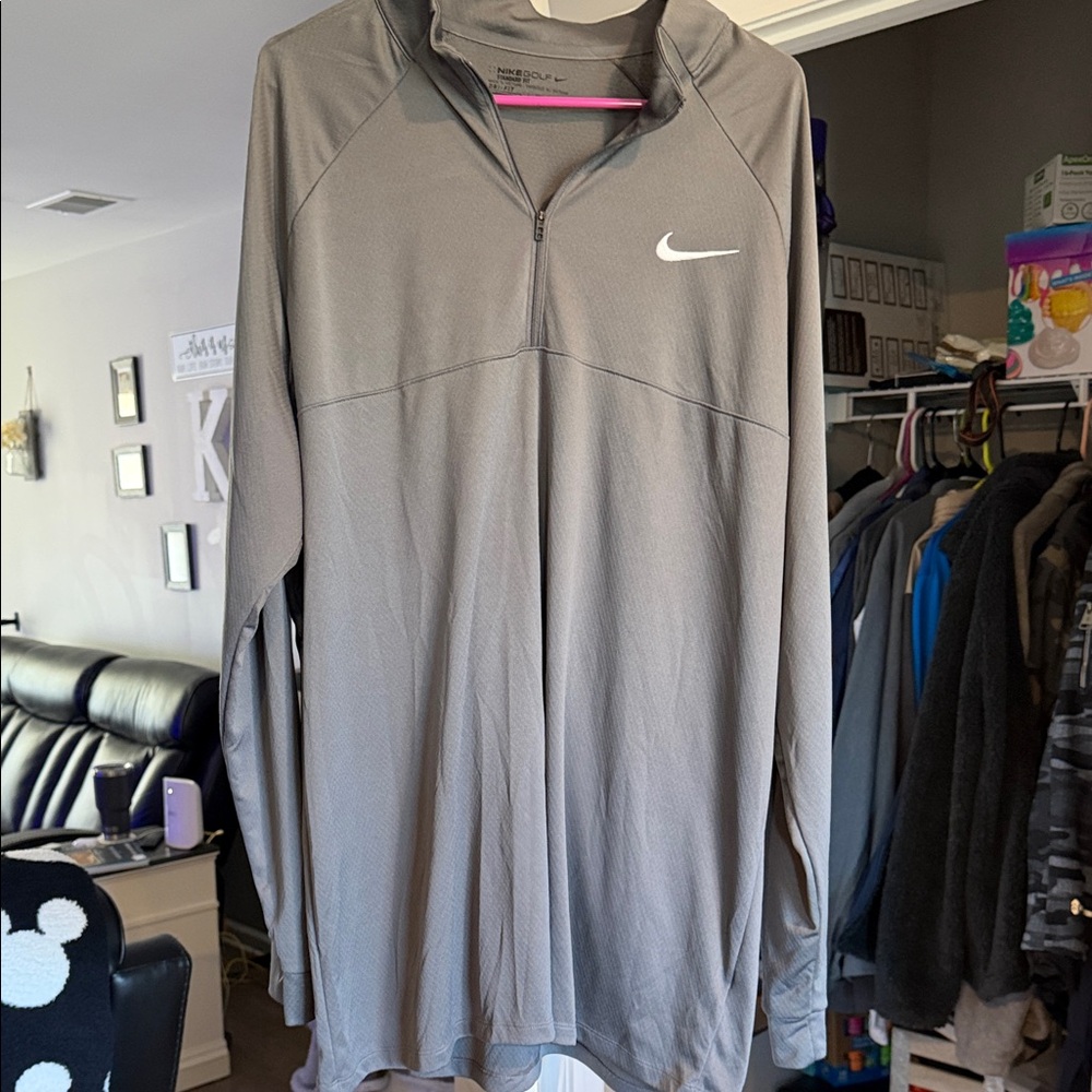 Men’s XXL Nike Gray Golf Dri-FIT Half-Zip Pullover with White Swoosh
